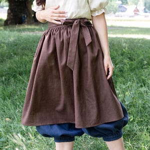 Natuurlijk linnen geplooid half shirt schort rok met lange riem voor LARP-kostuum, ren faire, Beiers schort, cottagecore schort, keukenschort