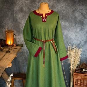 Early Medieval Birka Natural Linen Trimmed Loose Long-sleeved Dress with Small Slit V-neck for Slavic Viking woman historical costume
