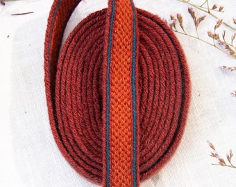 Lange vroegmiddeleeuwse wollen riem met kwastjes, tabletgeweven vikingslavisch kostuumaccessoire, re-enactment LARP