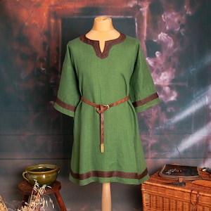 Early Medieval Birka Natural Linen Short-sleeved Shirt Tunic with Small Slit V-Neckline for Slavic Viking man historical reenactment costume