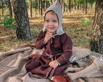 Robe de mariée en laine pour une petite fille/une petite fille slave viking du début du Moyen Âge avec un cordon de laine sur l'encolure pour un costume de reconstitution historique