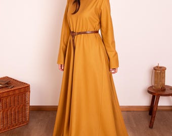 Late Medieval Renaissance Wide Natural Wool Long-sleeved Cote wool Dress Chemise for Historical Reenactment Costume | LARP Ren Faire Gown