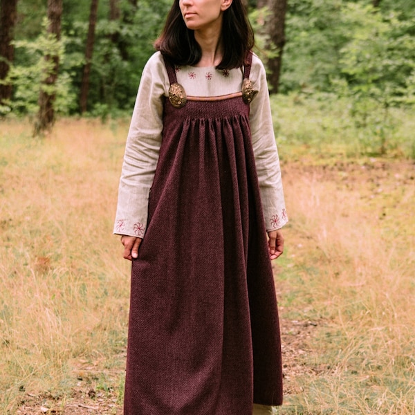 Robe tablier en laine garnie de Kostrup du début du Moyen Âge avec lisière tissée pour costume historique de reconstitution historique de femme viking et slave | Scandinave