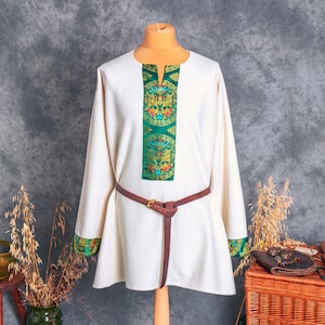 Early Medieval Birka Wool Tunic with Small Slit V-Neckline and Green Oseberg Natural Silk Brocade for Slavic Viking Man historical Costume