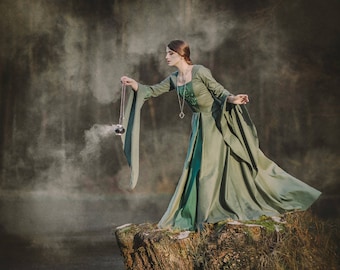 Dame du lac | Robe de mariée médiévale elfique avec dentelle brodée en satin de coton et manches larges brodées | riche costume de Ren Faire