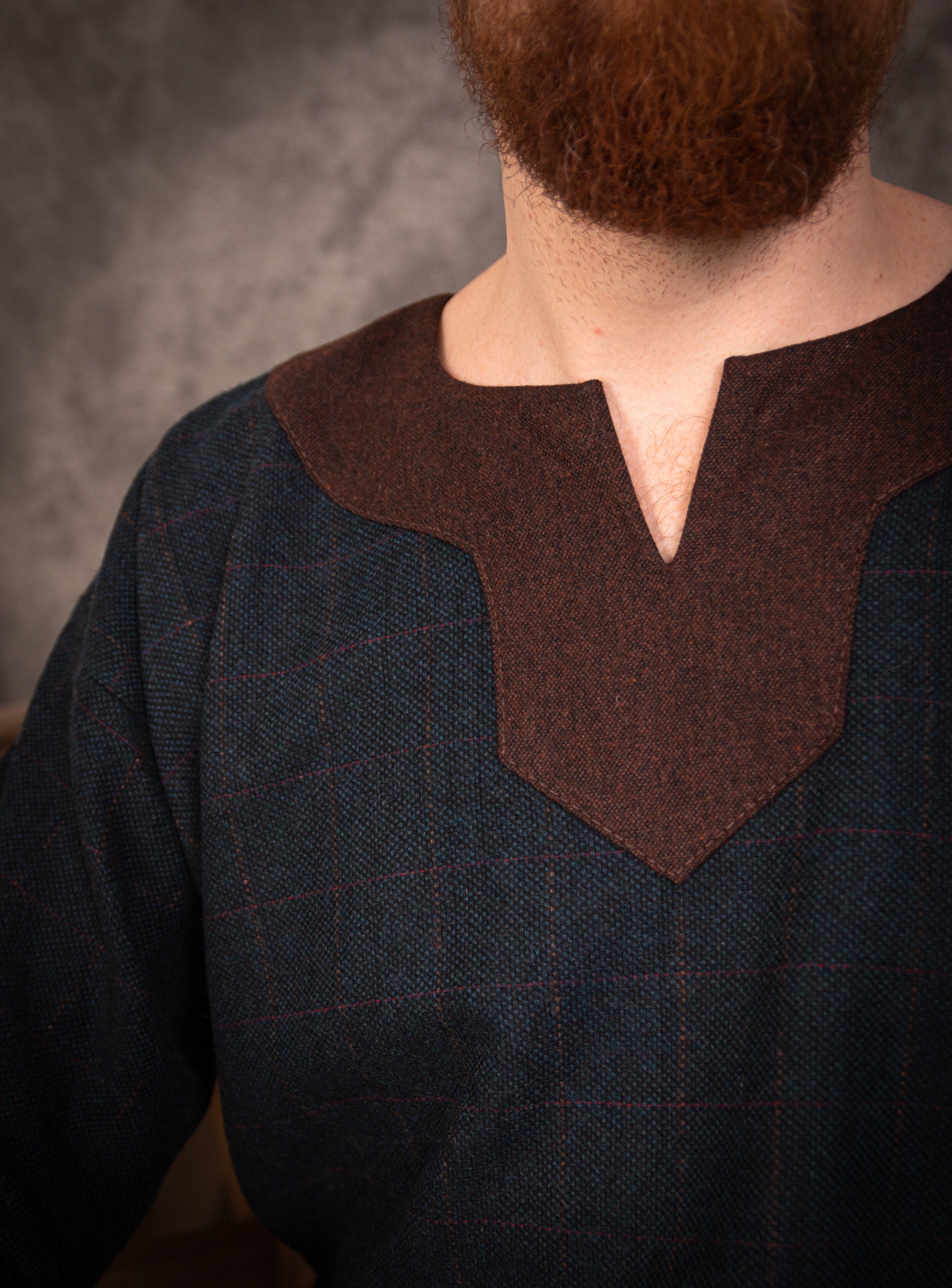 Hedeby wool tunic with 4 wedges  Middle Ages \ Men's outfits \ Woolen  clothes Middle Ages \ Tunics