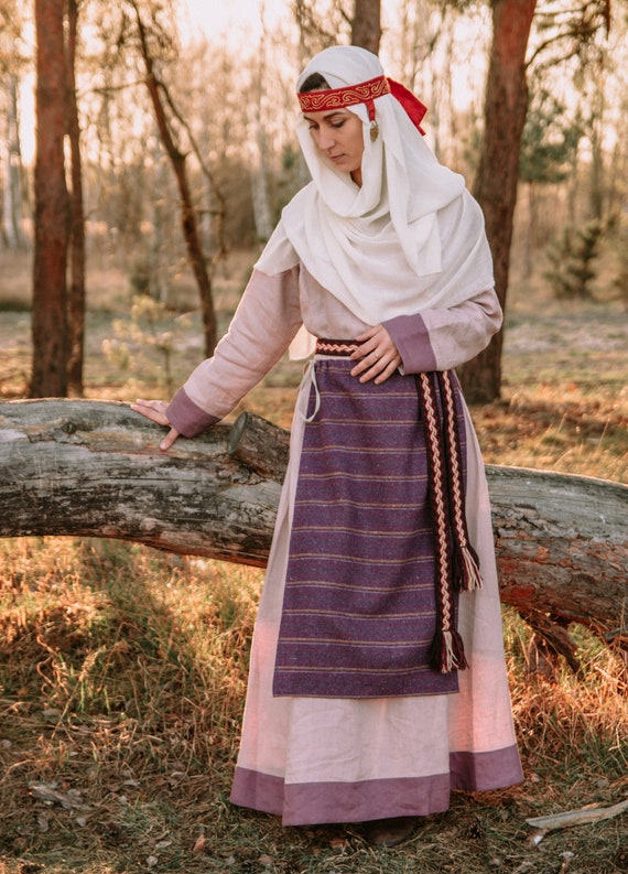 Early medieval shop dress