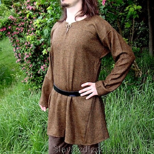 Early Medieval Birka Natural Wool Basic Wide Tunic with Small Slit V-Neckline for Slavic Viking man historical reenactment costume | LARP