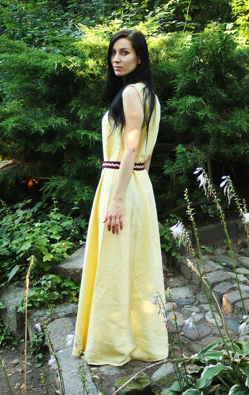 Frühmittelalterliches Birka-Kleid aus Naturleinen, ärmellos, weites Maxi-Kleid mit kleinem Schlitz, V-Ausschnitt für slawische Wikingerin, LARP Ren Faire Bild 12