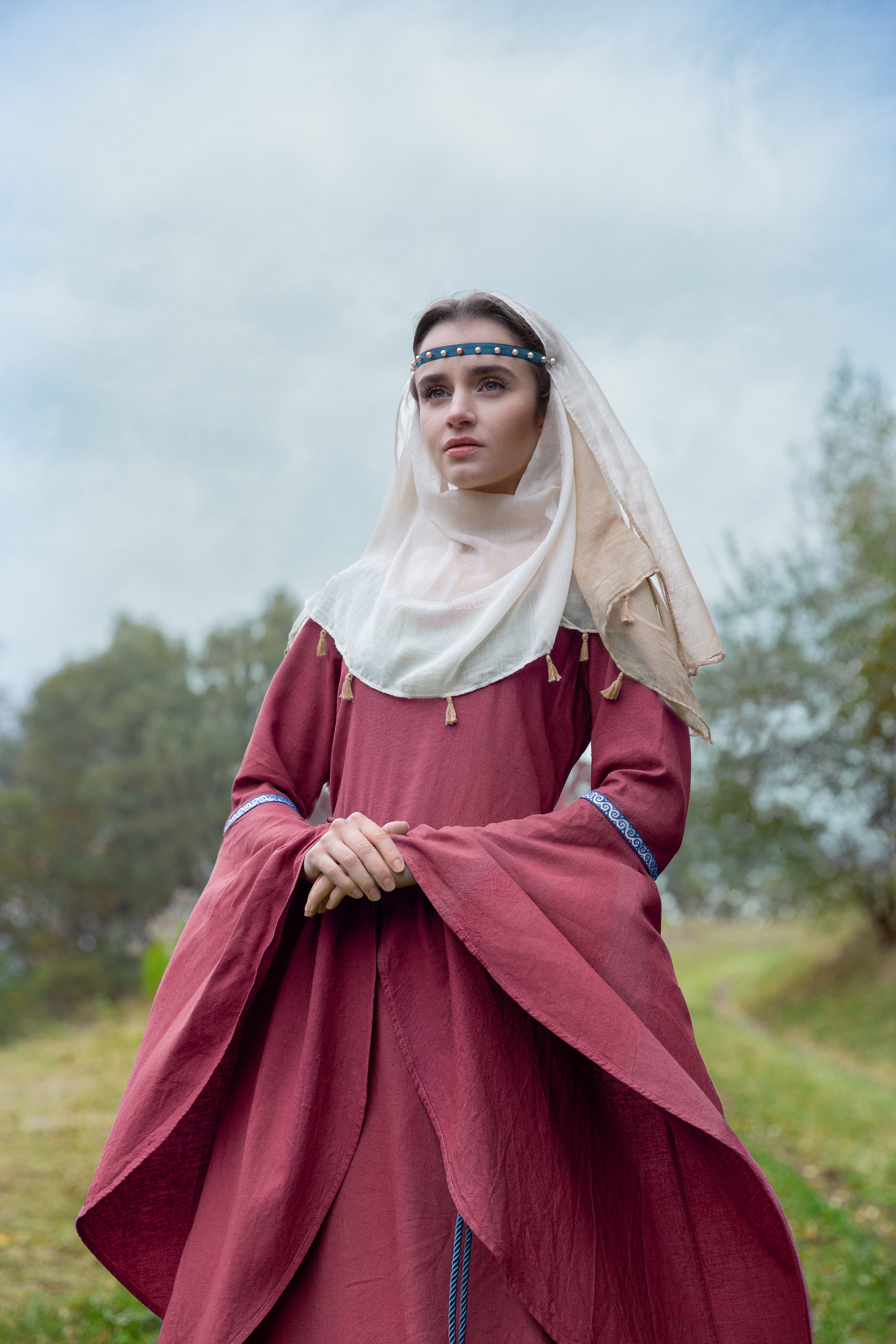 Imágenes de Vestidos Medievales para Mujer  Medieval dress, Medieval  wedding dress, Gothic dress