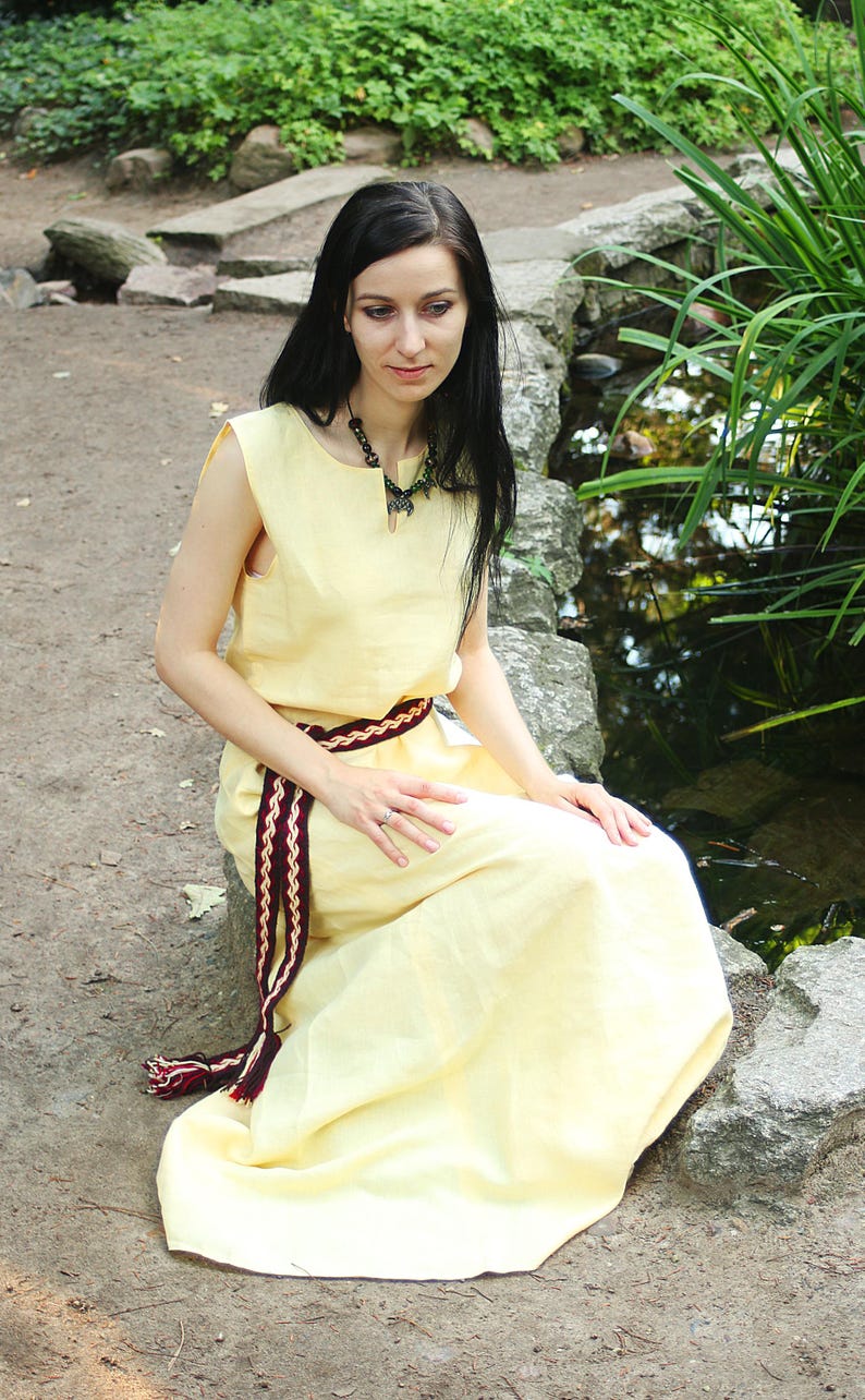 Frühmittelalterliches Birka-Kleid aus Naturleinen, ärmellos, weites Maxi-Kleid mit kleinem Schlitz, V-Ausschnitt für slawische Wikingerin, LARP Ren Faire Bild 11