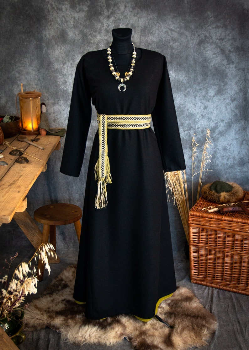 Frühes Mittelalter Birka warmes Woll Kleid T-Tunika mit zwei Keilen, runder Ausschnitt für Wikinger und Slawin historisches Reenactment Kostüm Bild 3