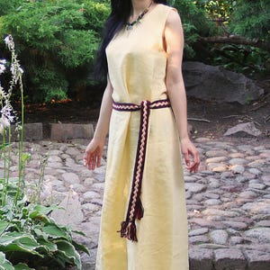 Frühmittelalterliches Birka-Kleid aus Naturleinen, ärmellos, weites Maxi-Kleid mit kleinem Schlitz, V-Ausschnitt für slawische Wikingerin, LARP Ren Faire Bild 10