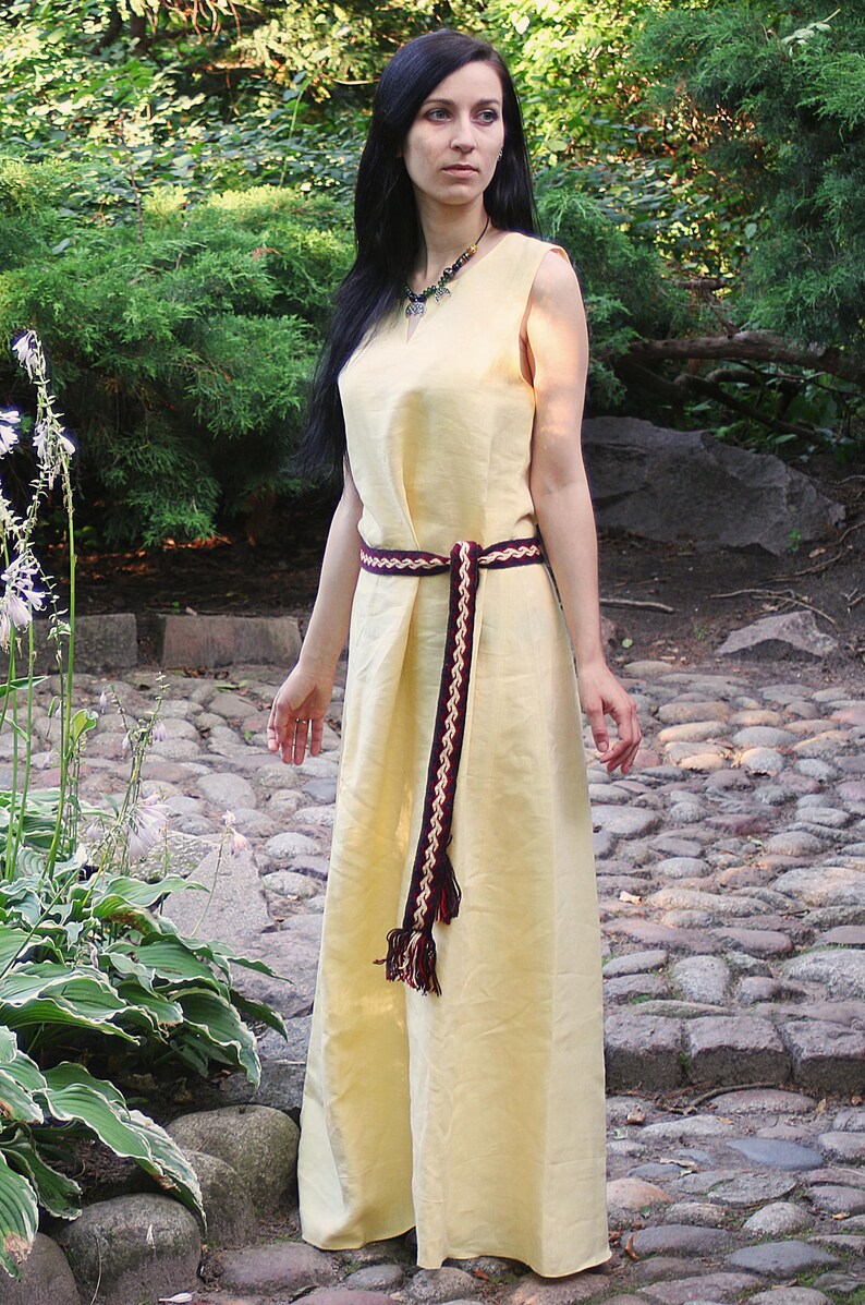 Frühmittelalterliches Birka-Kleid aus Naturleinen, ärmellos, weites Maxi-Kleid mit kleinem Schlitz, V-Ausschnitt für slawische Wikingerin, LARP Ren Faire Bild 10