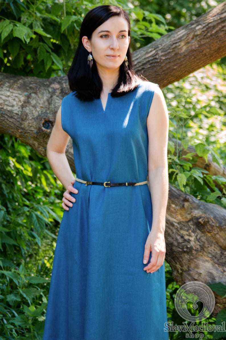Frühmittelalterliches Birka-Kleid aus Naturleinen, ärmellos, weites Maxi-Kleid mit kleinem Schlitz, V-Ausschnitt für slawische Wikingerin, LARP Ren Faire Bild 4