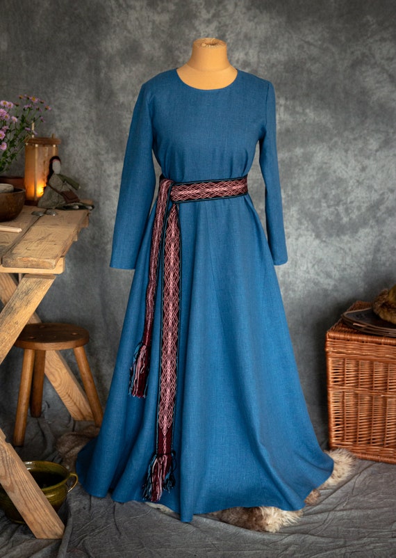 SIGRID | Early Medieval Scandinavian-inspired Viking Woman Costume