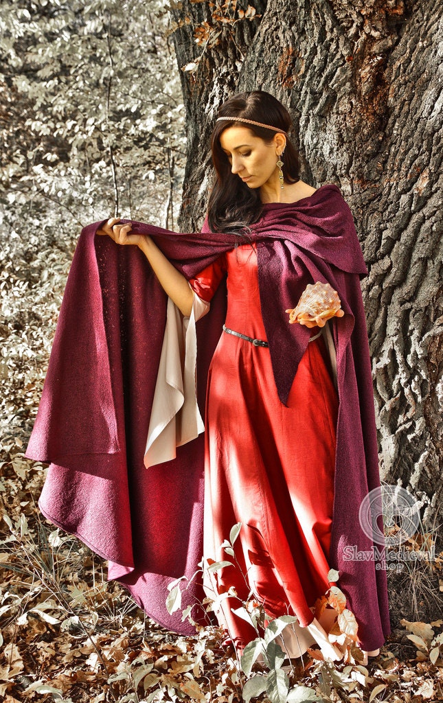Medieval Woolen cloak AUTUMN PLUM with hood. | Etsy