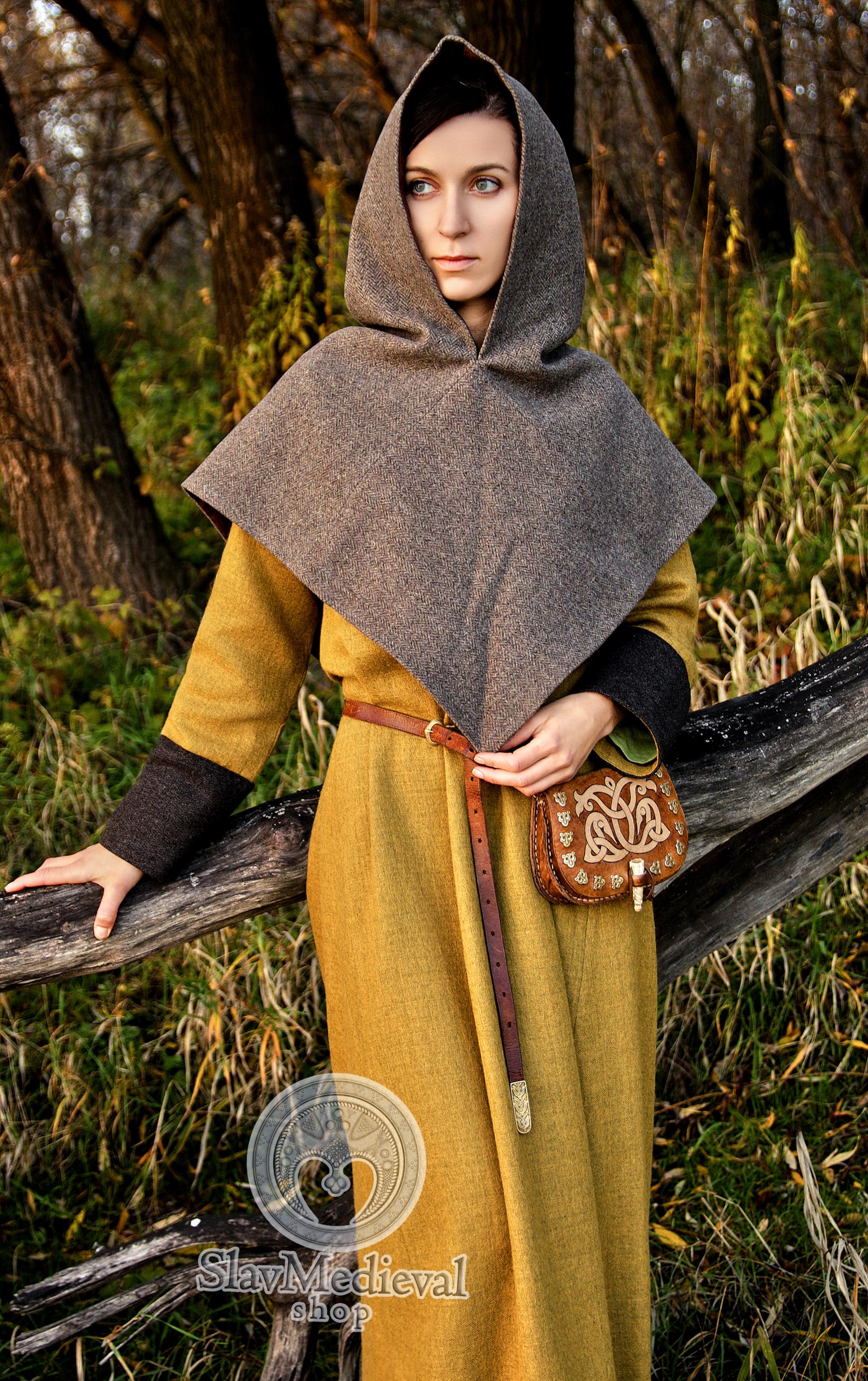 Skjoldehamn Basic Wool Hood With Linen Lining for Viking Man or