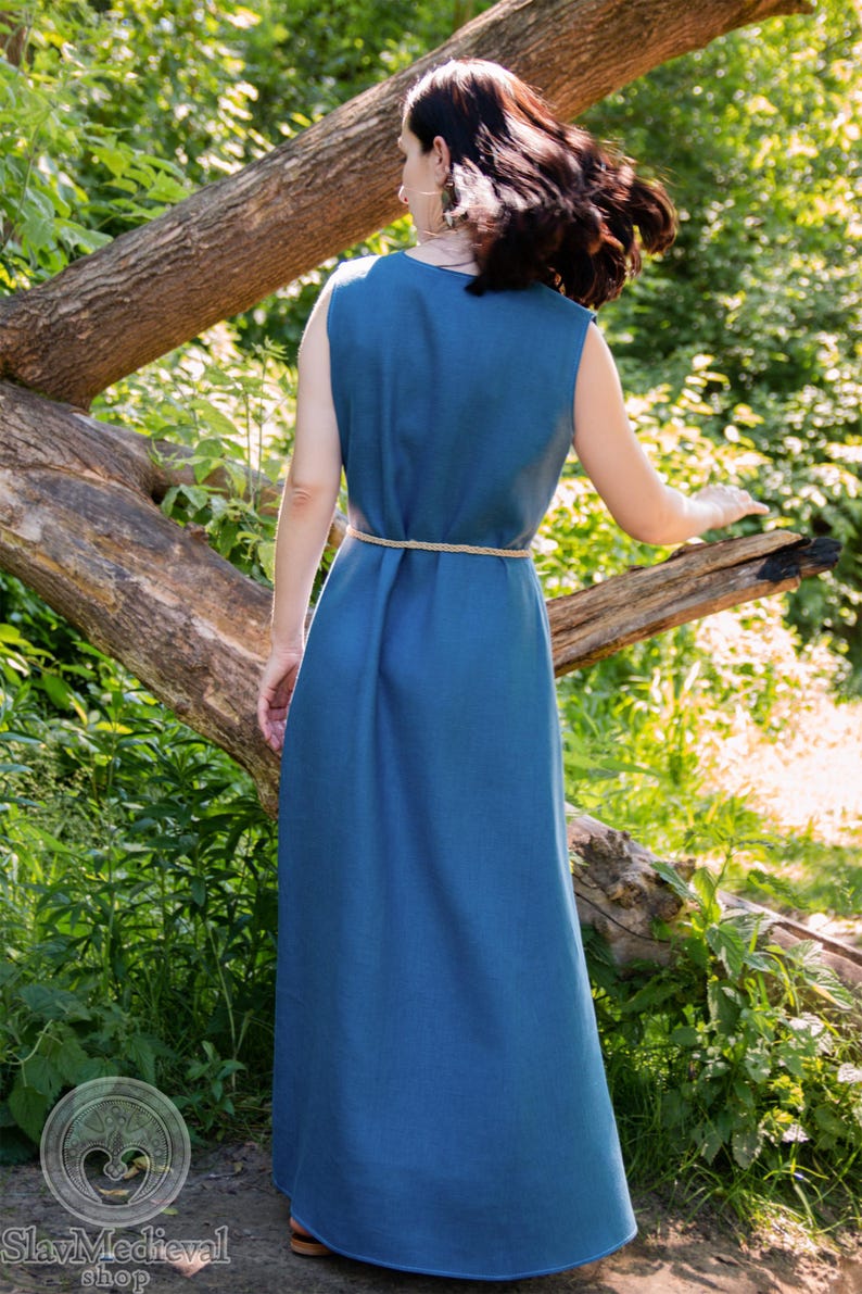 Frühmittelalterliches Birka-Kleid aus Naturleinen, ärmellos, weites Maxi-Kleid mit kleinem Schlitz, V-Ausschnitt für slawische Wikingerin, LARP Ren Faire Bild 9