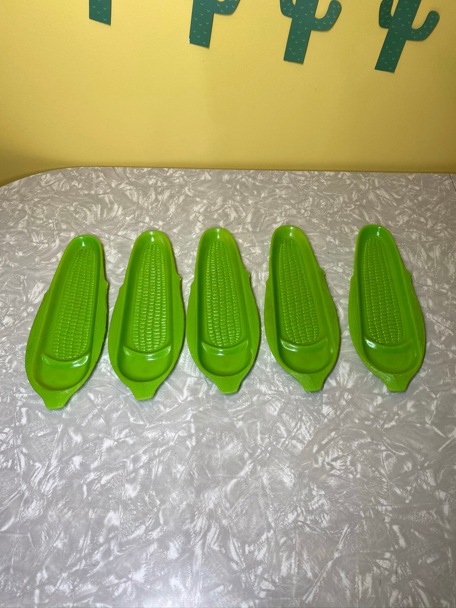 Green Plastic Corn on the Cob Holders // Trays Set of Five 5 | Etsy Plastic Corn On The Cob Trays
