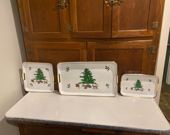 Vintage Christmas Lacquerware Set of Three (3) Trays