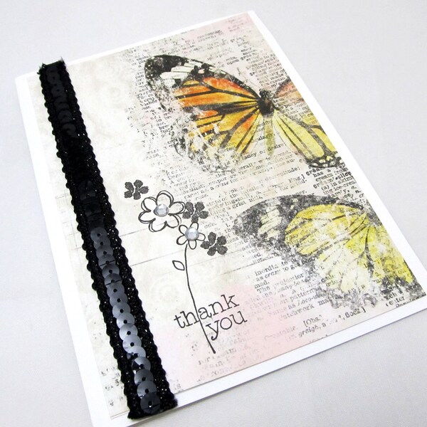 Mariposa gracias tarjeta - gracias tarjeta - periódico apenado - mariposa grabado - blanco y negro - cinta de lentejuelas negro - en blanco tarjeta