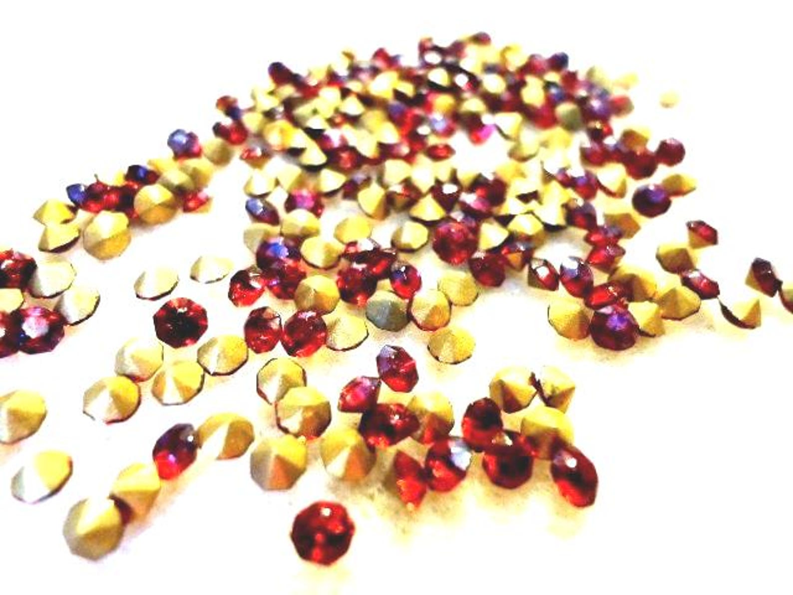 Vintage Glass Ruby Red Colour Rhinestone Chaton Jewels 3mm Pointed Back ...