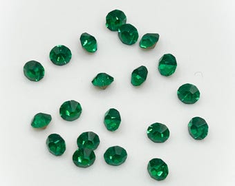 Vintage Emerald Green Glass Rhinestones, 4mm Foiled Jewels (20 pcs)