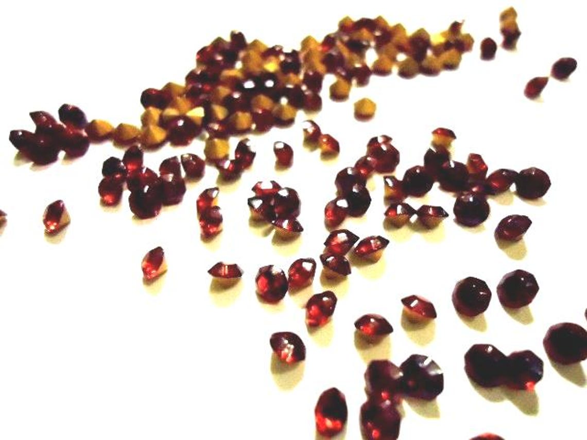 Vintage Glass Ruby Red Colour Rhinestone Chaton Jewels 3mm Pointed Back ...
