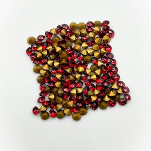 Vintage Rubinrote 3 mm Strasssteine - Versiegelte Chaton-Juwelen (Ca. 120 Stück)