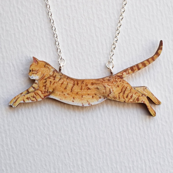 Collier chat tigré roux, bijoux en bois illustrés, collier artistique, cadeau pour amoureux des chats.