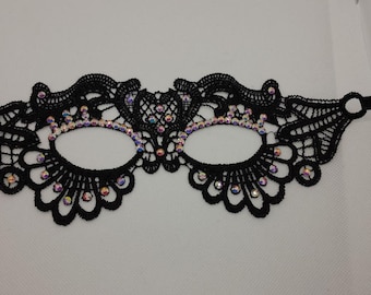 Masque de mascarade en dentelle et strass : Demi-masque d'Halloween noir