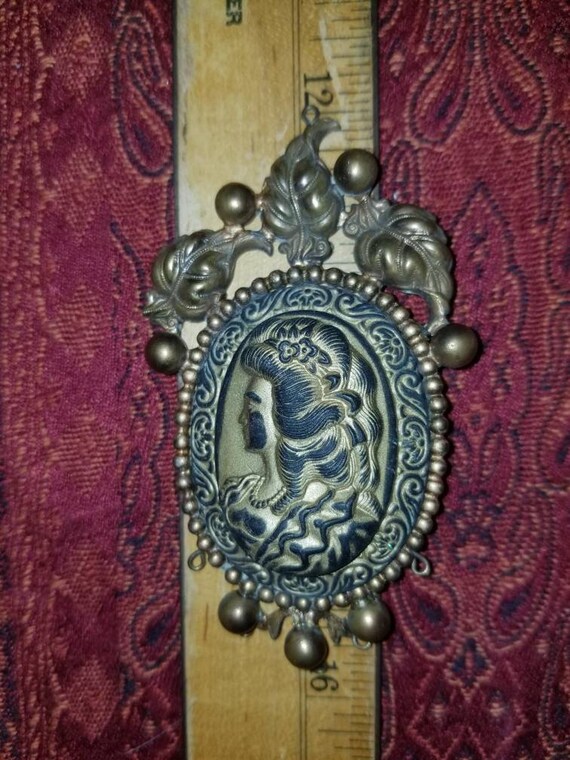 Amazing large, antique cameo pendant. - image 2