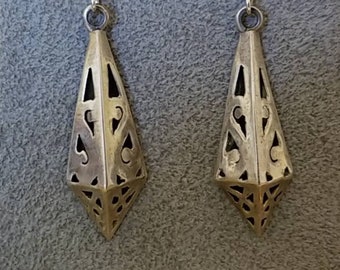 Gorgeous cut out sterling silver earring