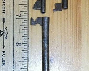 Three vintage skeleton keys