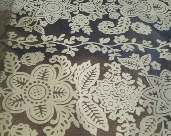 Flocked foil wallpaper, silver with white flocking