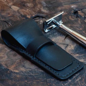Handmade Black Leather Razor Case – Elegant & Durable Grooming Accessory for Men