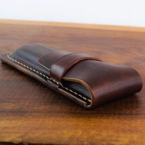 Astuccio in pelle per due penne / Portapenne stilografiche fatto a mano / Custodia sottile in pelle / Regalo per uomo / Astuccio minimalista in pelle