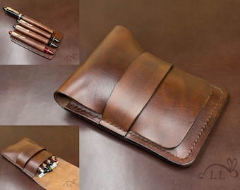 Leather case with a pull-out divider for 4 fountain pens