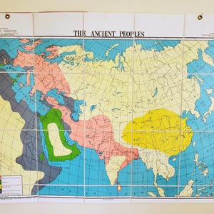 Carte pliante vintage en lin représentant les peuples anciens
