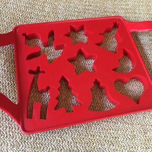 Vintage 1983 Holiday Cookie Cutter: U.K. Design Red Plastic