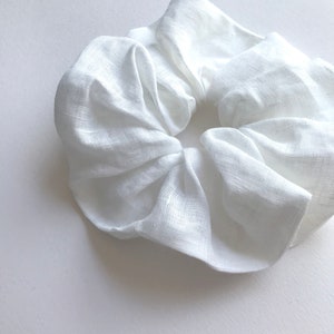 Scrunchie lino blanco imagen 2