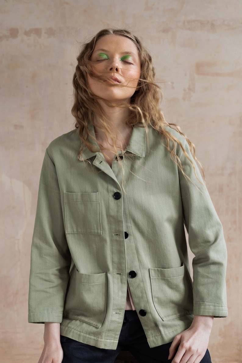 Organic denim workwear chore jacket garden room green imagem 1