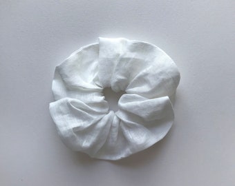 Scrunchie - white linen