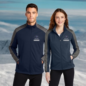 Puede incluir: Dos chaquetas deportivas azul marino y gris con cremallera completa y bolsillos laterales. Cada chaqueta tiene un logotipo en el pecho que dice "Marathon Printing" y "YOUR LOGO OR TEXT".