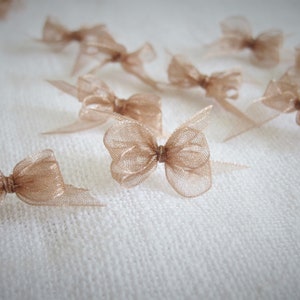 Mini fiocchi color cammello Fiocchi di organza Applique Cucito Scrapbooking forniture Decorazioni per tavoli da matrimonio