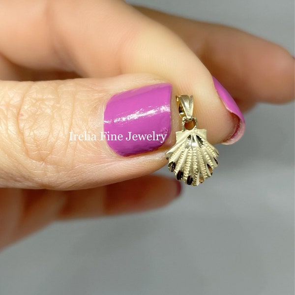 Tiny 14k Gold Scallop Seashell Pendant, Size 9x 8 mm | Tiny Pendant | Solid 14k Gold | Scallop Shell Pendant with bail