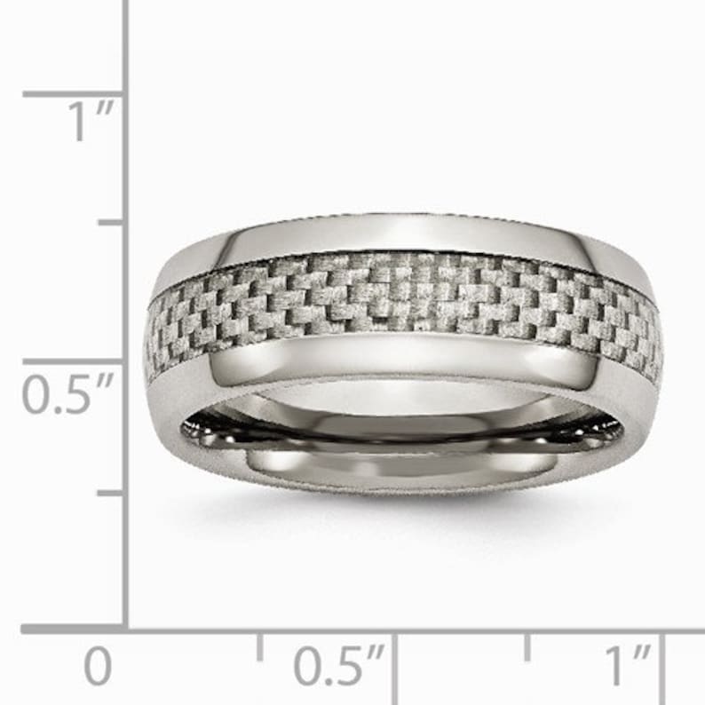 Men/'s Titanium Polished With Grey Carbon Fiber Inlay 8mm Band