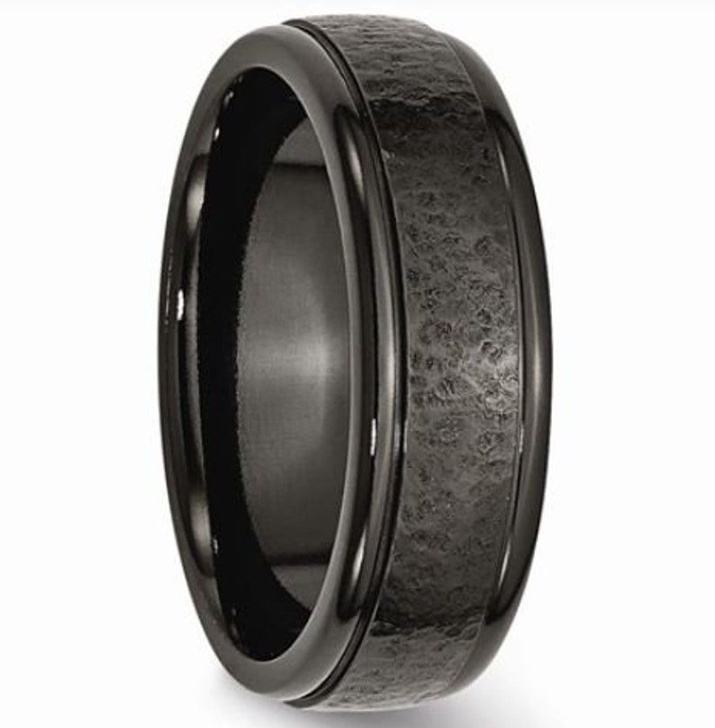 Titanium Black TI Hammered Ridged Edge 7mm Brushed Band