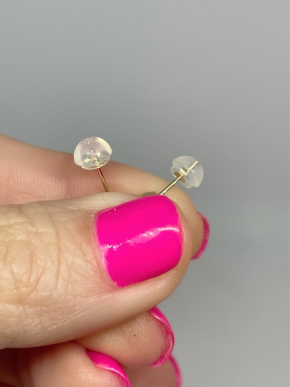 How to remove rubber earring back? : r/howto